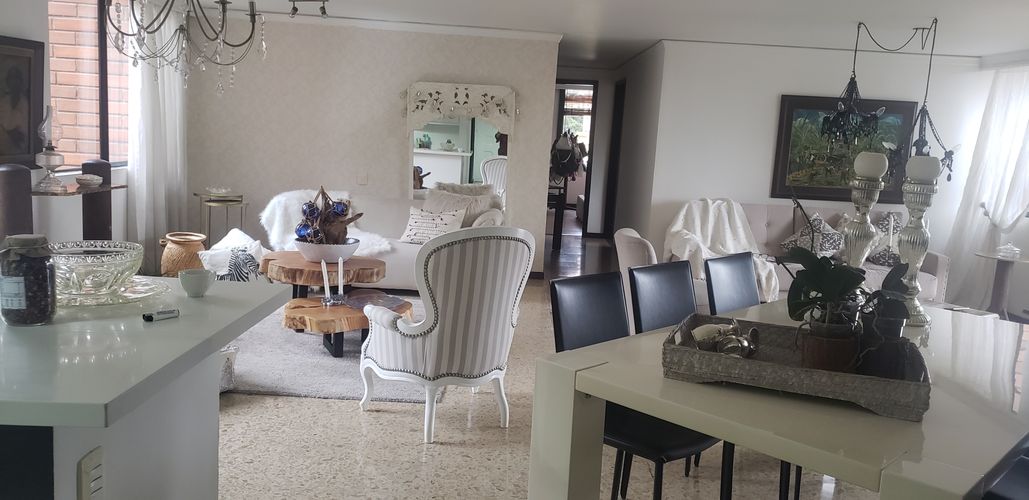 Apartamento de 3 alcobas en venta en Asomadera No.1, Medellín, 160 m² · foto 2 de 19