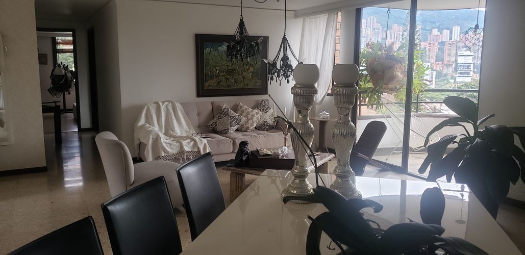 Apartamento de 3 alcobas en venta en Asomadera No.1, Medellín, 160 m² · foto 4 de 19
