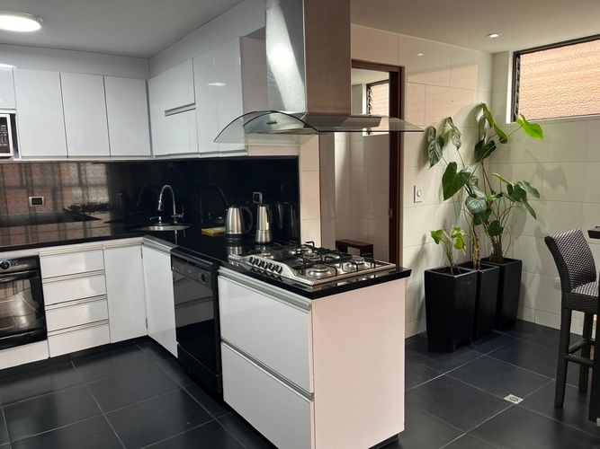 Apartamento de 2 alcobas en venta en Chico Norte, Bogotá, 113 m² · foto 3 de 24