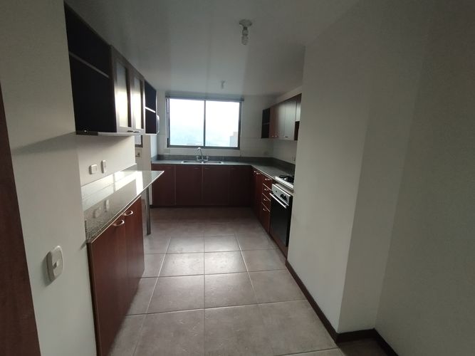 Apartamento de 2 alcobas en arriendo en El Poblado, Medellín, 120 m² · foto 6 de 12