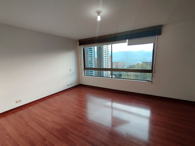 Apartamento de 2 alcobas en arriendo en El Poblado, Medellín, 120 m² · foto 8 de 12
