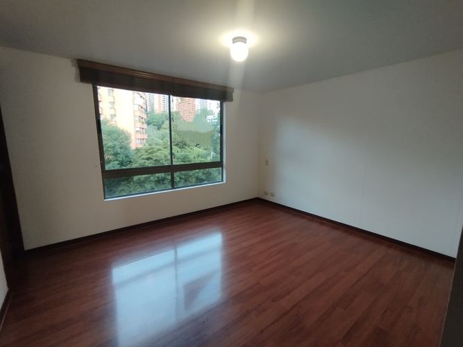 Apartamento de 2 alcobas en arriendo en El Poblado, Medellín, 120 m² · foto 9 de 12