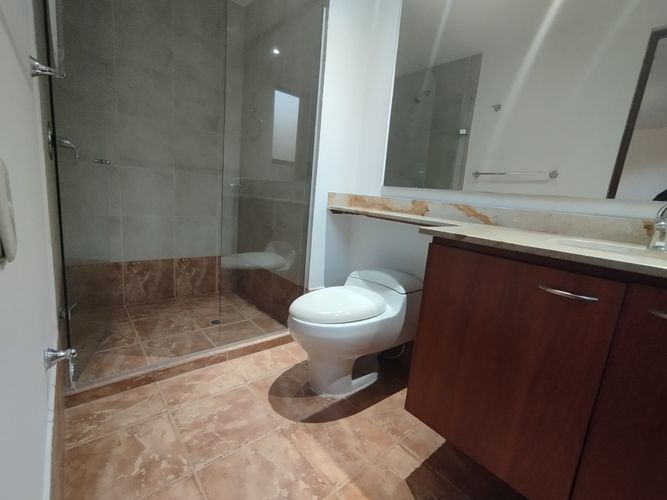 Apartamento de 2 alcobas en arriendo en El Poblado, Medellín, 120 m² · foto 11 de 12