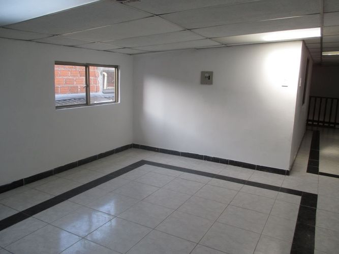 Apartamento de 5 alcobas en venta en Avenida Kevin Angel, Manizales, 179 m² · foto 2 de 14
