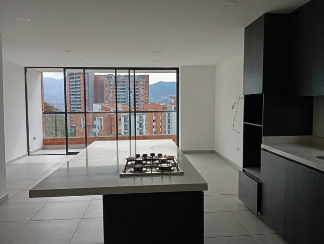 Apartamento de 3 alcobas en arriendo en Cumbres, Envigado, 110 m² · foto 2 de 7
