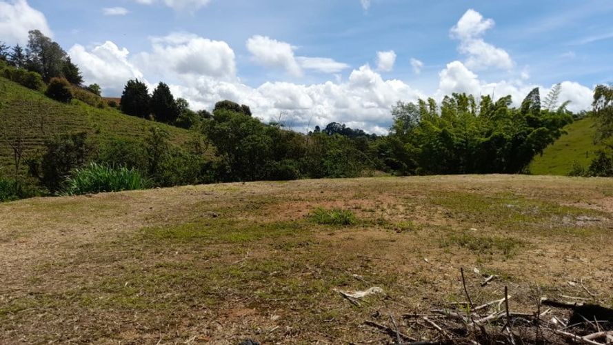 Lote en venta en La Ceja, 3300 m² · foto 2 de 8