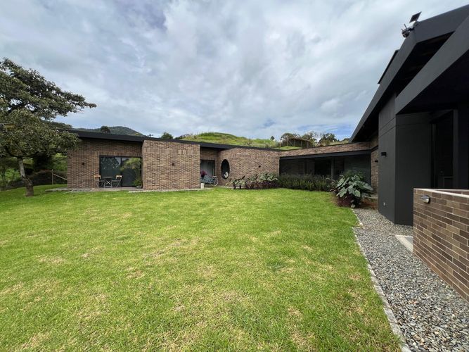 Casa de 3 alcobas en venta en Guamito, La Ceja, 375 m² · foto 18 de 19