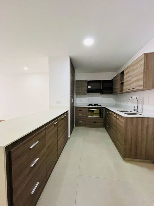 Apartamento de 3 alcobas en arriendo en Loma Del Escobero, Envigado, 105 m² · foto 2 de 19