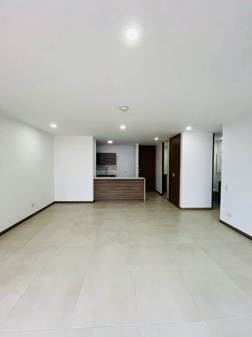 Apartamento de 3 alcobas en arriendo en Loma Del Escobero, Envigado, 105 m² · foto 3 de 19