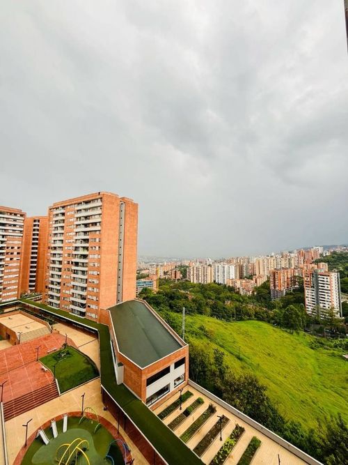 Apartamento de 3 alcobas en arriendo en Loma Del Escobero, Envigado, 105 m² · foto 5 de 19