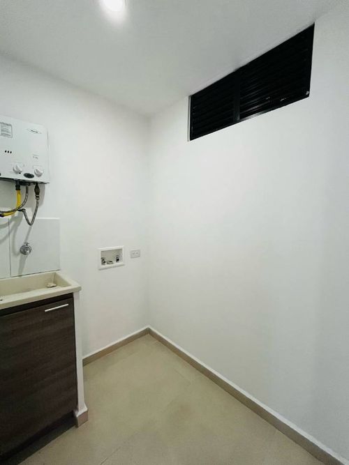 Apartamento de 3 alcobas en arriendo en Loma Del Escobero, Envigado, 105 m² · foto 16 de 19