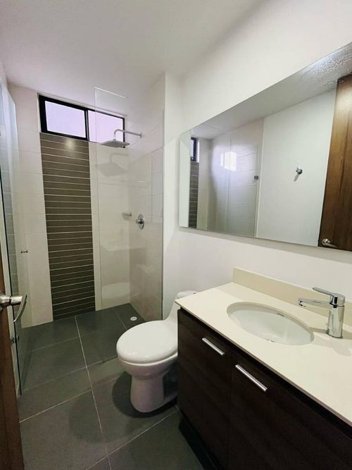 Apartamento de 3 alcobas en arriendo en Loma Del Escobero, Envigado, 105 m² · foto 17 de 19