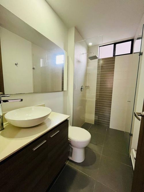 Apartamento de 3 alcobas en arriendo en Loma Del Escobero, Envigado, 105 m² · foto 18 de 19