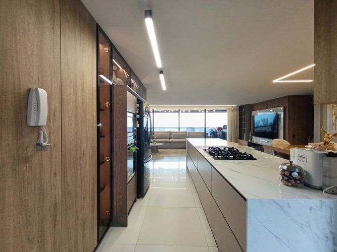 Apartamento de 3 alcobas en venta en El Poblado, Medellín, 230 m² · foto 5 de 19