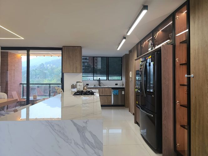 Apartamento de 3 alcobas en venta en El Poblado, Medellín, 230 m² · foto 6 de 19