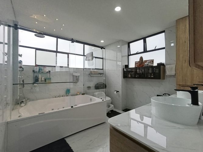 Apartamento de 3 alcobas en venta en El Poblado, Medellín, 230 m² · foto 17 de 19