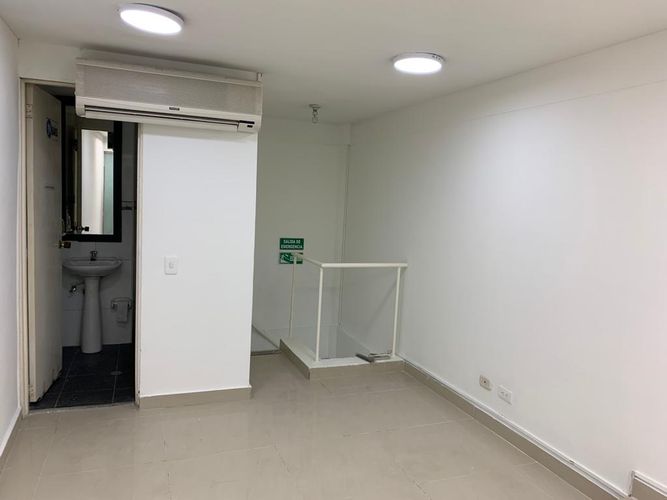Local en arriendo en El Poblado, Medellín, 36 m² · foto 4 de 6
