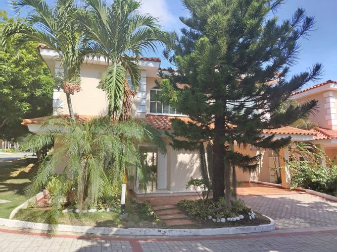 Casa de 3 alcobas en arriendo en Cr.La Castellana, Barranquilla, 280 m² · foto 2 de 24