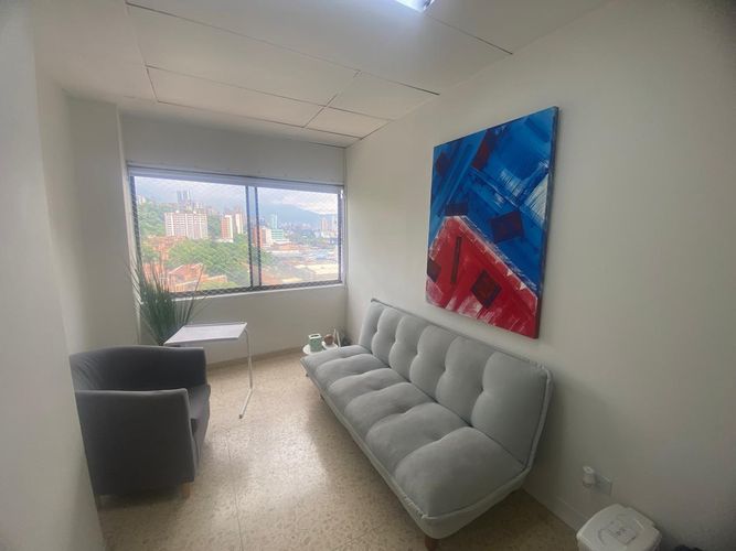 Consultorio en venta en El Poblado, Medellín, 37 m² · foto 2 de 15