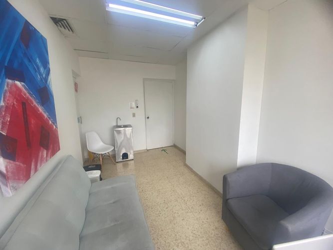 Consultorio en venta en El Poblado, Medellín, 37 m² · foto 8 de 15