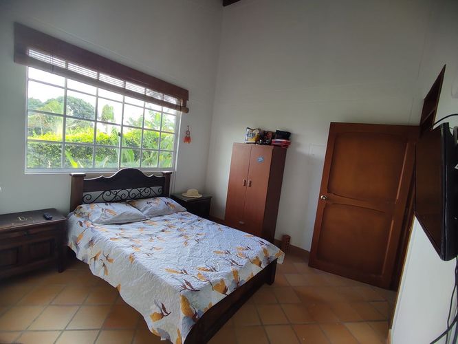 Casa de 5 alcobas en venta en Armenia, 210 m² · foto 4 de 17
