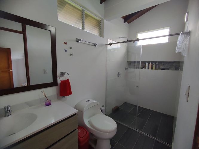 Casa de 5 alcobas en venta en Armenia, 210 m² · foto 8 de 17