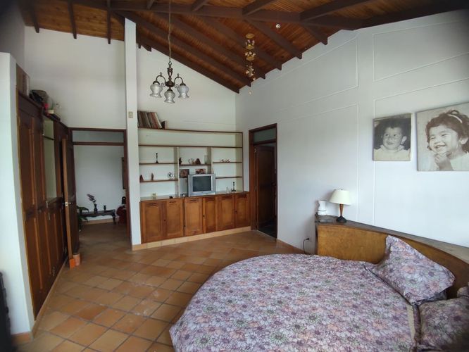Casa de 5 alcobas en venta en Armenia, 210 m² · foto 12 de 17