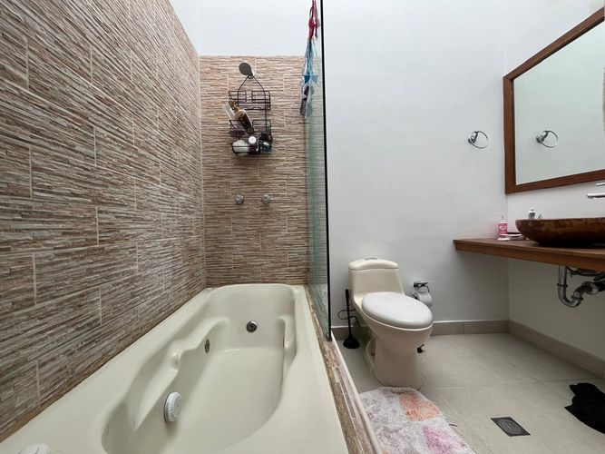 Casa de 4 alcobas en venta en El Poblado, Medellín, 285 m² · foto 17 de 18
