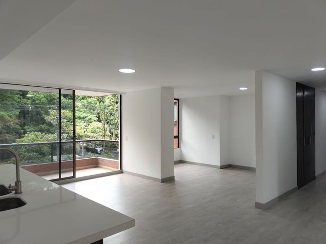 Apartamento de 3 alcobas en arriendo en Patio Bonito, Medellín, 143 m² · foto 2 de 19