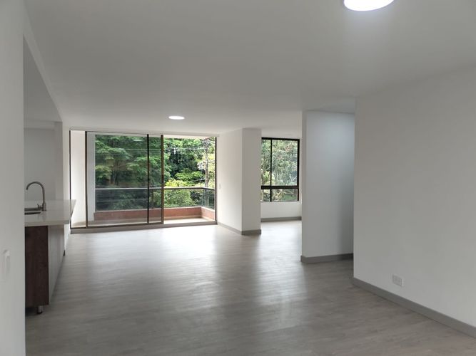 Apartamento de 3 alcobas en arriendo en Patio Bonito, Medellín, 143 m² · foto 4 de 19