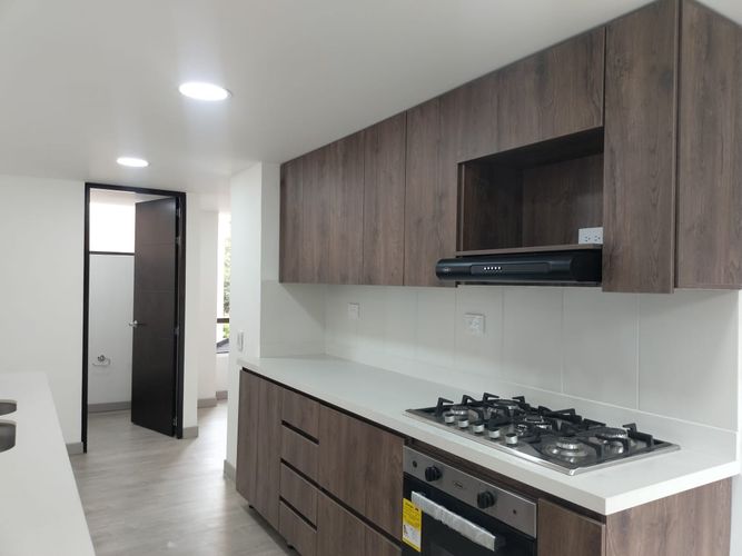 Apartamento de 3 alcobas en arriendo en Patio Bonito, Medellín, 143 m² · foto 7 de 19