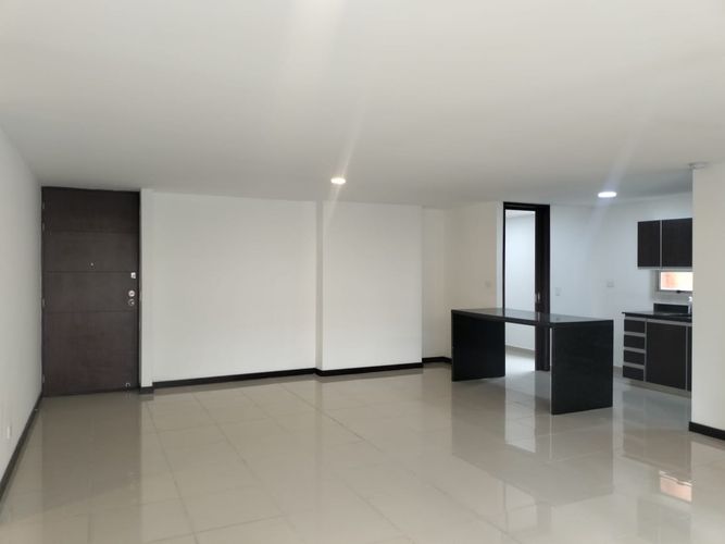 Apartamento de 3 alcobas en arriendo en Loma Del Chocho, Envigado, 127 m² · foto 3 de 16