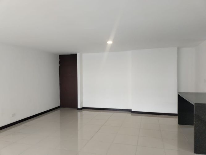 Apartamento de 3 alcobas en arriendo en Loma Del Chocho, Envigado, 127 m² · foto 4 de 16