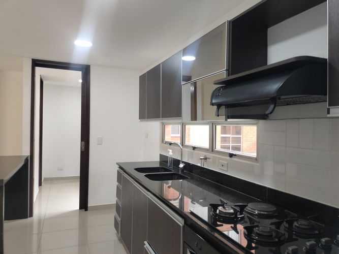Apartamento de 3 alcobas en arriendo en Loma Del Chocho, Envigado, 127 m² · foto 6 de 16