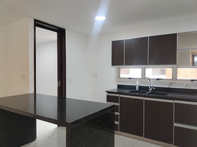Apartamento de 3 alcobas en arriendo en Loma Del Chocho, Envigado, 127 m² · foto 7 de 16