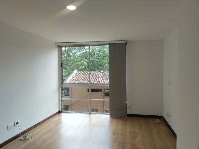 Apartamento de 3 alcobas en arriendo en Loma Del Chocho, Envigado, 127 m² · foto 11 de 16