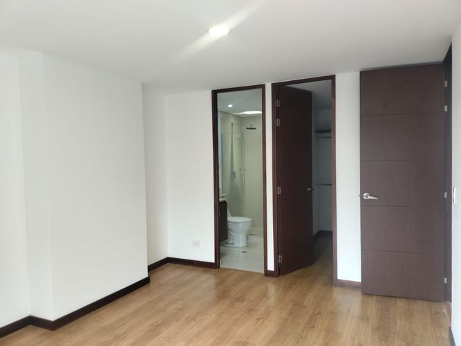 Apartamento de 3 alcobas en arriendo en Loma Del Chocho, Envigado, 127 m² · foto 12 de 16