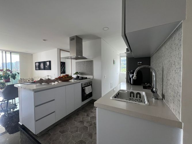 Apartamento en venta en El Poblado, Medellín · foto 9 de 16