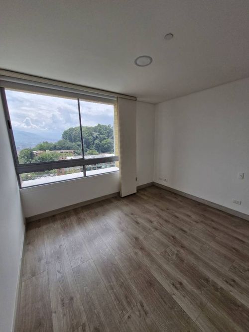 Apartamento de 3 alcobas en arriendo en Castropol, Medellín, 128 m² · foto 4 de 17