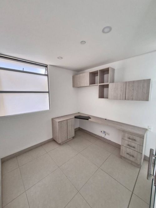Apartamento de 3 alcobas en arriendo en Castropol, Medellín, 128 m² · foto 5 de 17
