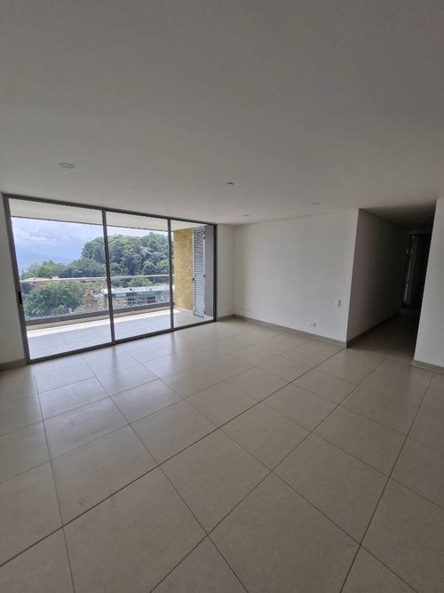 Apartamento de 3 alcobas en arriendo en Castropol, Medellín, 128 m² · foto 6 de 17
