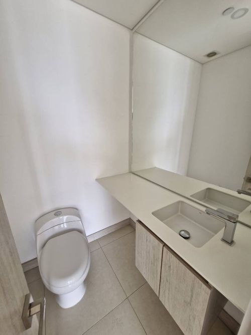 Apartamento de 3 alcobas en arriendo en Castropol, Medellín, 128 m² · foto 7 de 17