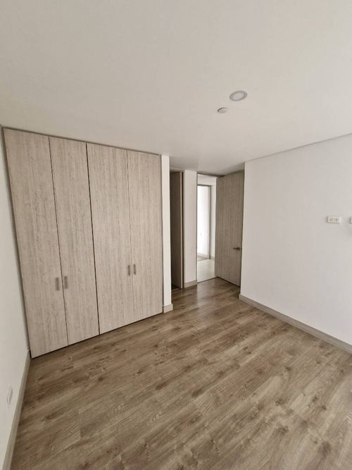 Apartamento de 3 alcobas en arriendo en Castropol, Medellín, 128 m² · foto 8 de 17