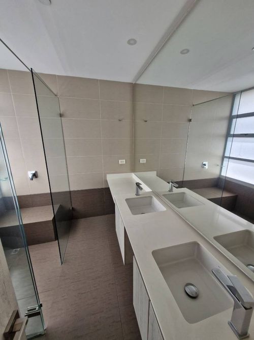 Apartamento de 3 alcobas en arriendo en Castropol, Medellín, 128 m² · foto 9 de 17