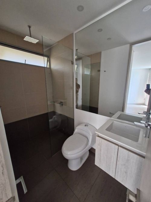Apartamento de 3 alcobas en arriendo en Castropol, Medellín, 128 m² · foto 13 de 17