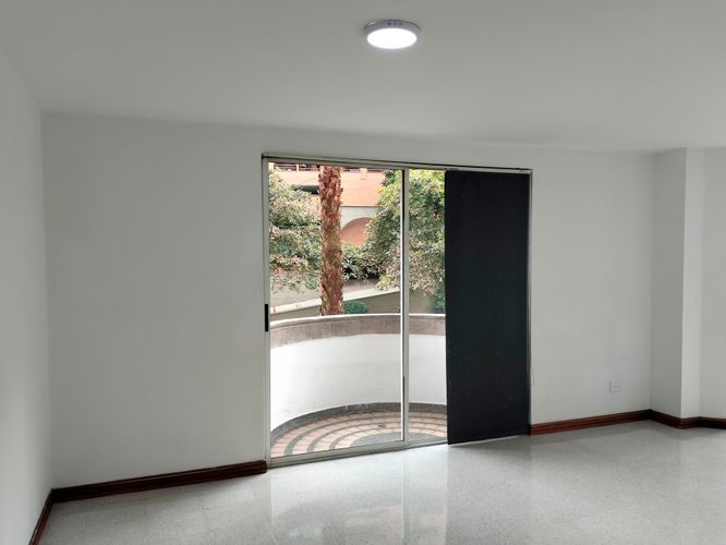 Apartamento de 2 alcobas en arriendo en El Poblado, Medellín, 83 m² · foto 2 de 15