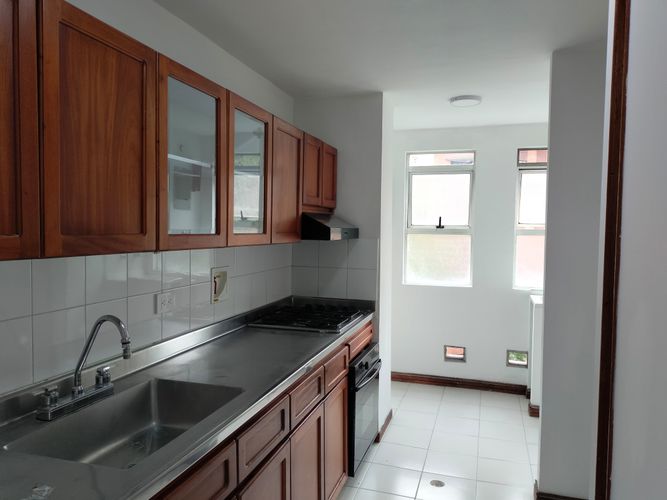 Apartamento de 2 alcobas en arriendo en El Poblado, Medellín, 83 m² · foto 4 de 15