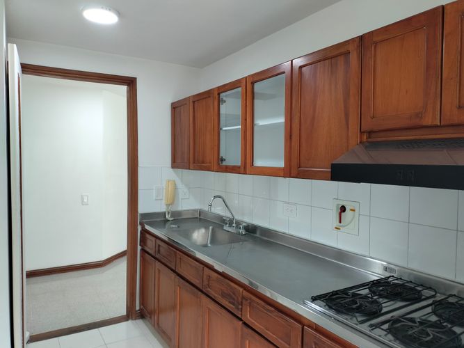 Apartamento de 2 alcobas en arriendo en El Poblado, Medellín, 83 m² · foto 6 de 15