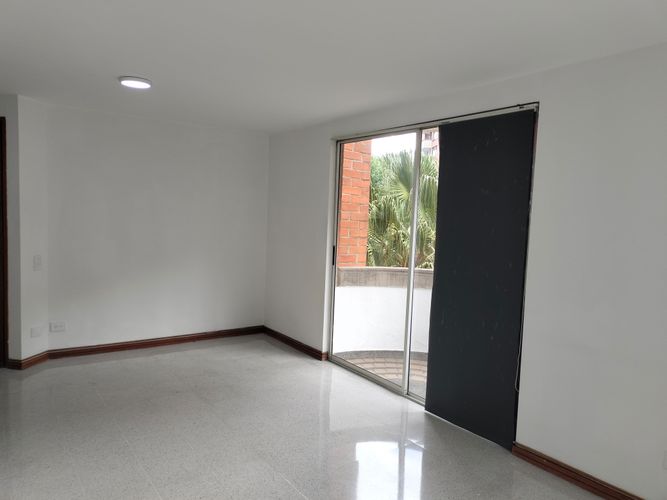 Apartamento de 2 alcobas en arriendo en El Poblado, Medellín, 83 m² · foto 9 de 15
