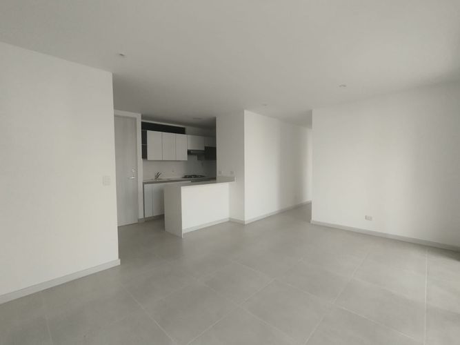 Apartamento de 3 alcobas en arriendo en El Poblado, Medellín, 86 m² · foto 2 de 15